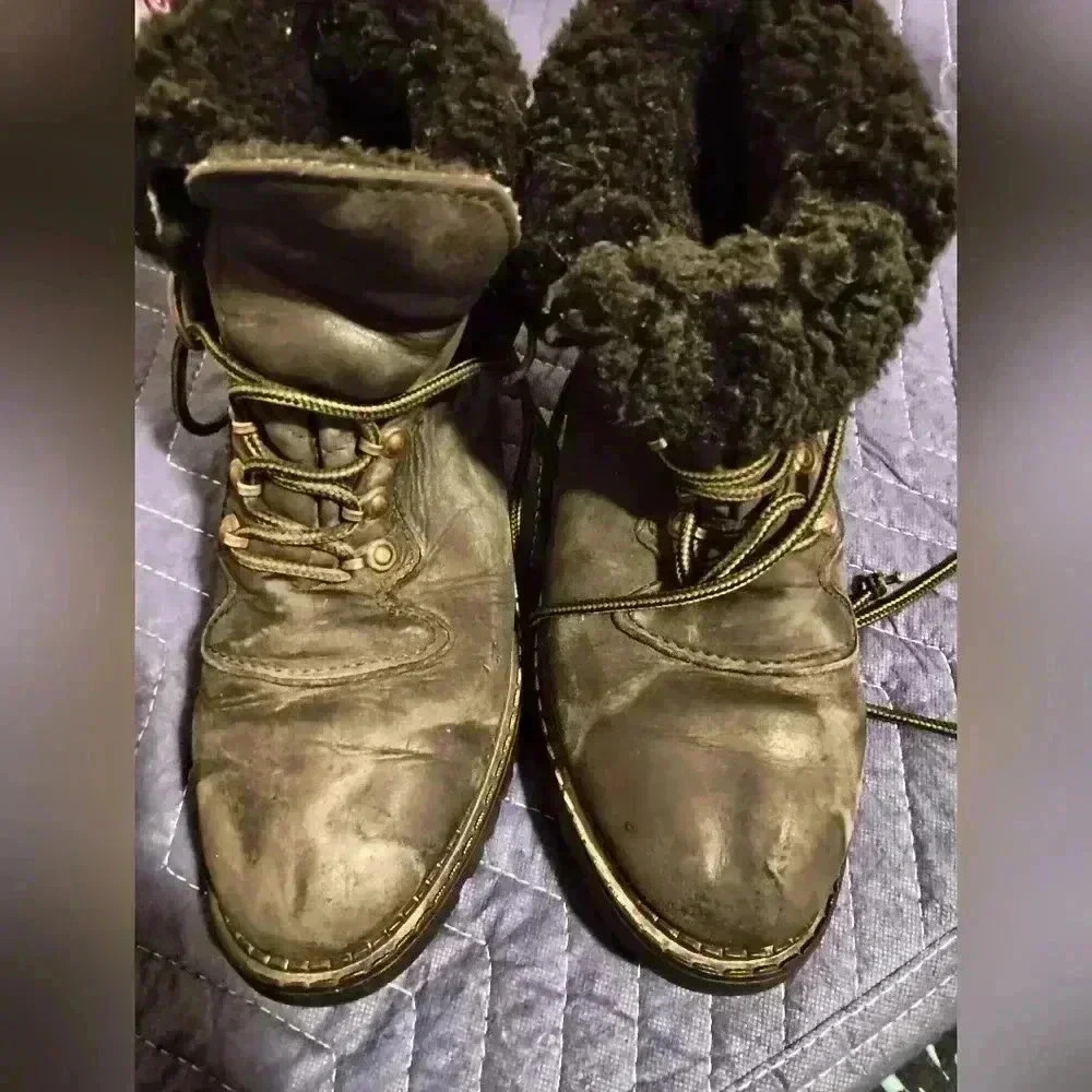Lady's sorel boots - 2 FOR 25$ SALE (#741)